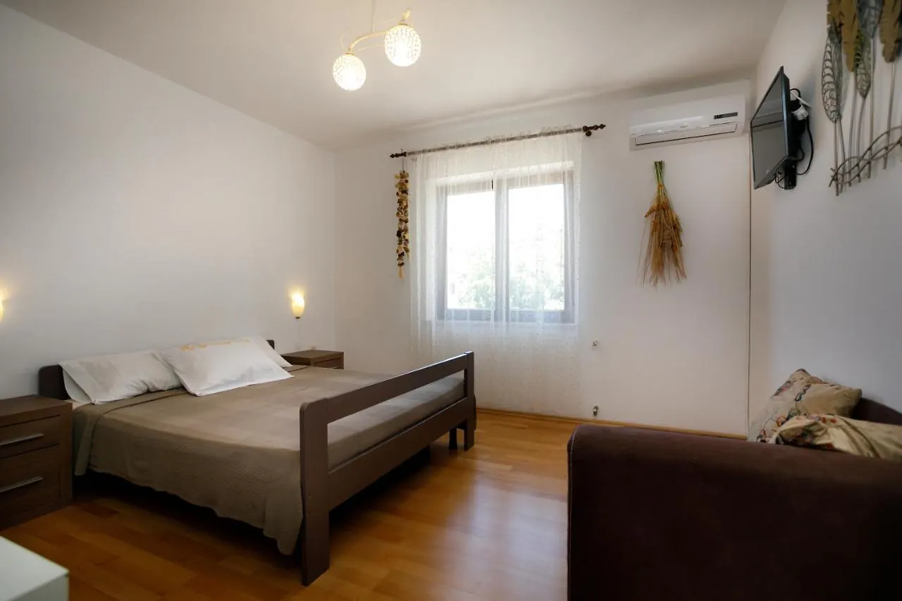 Apartments Jagoda Vrbnik  Vrbnik (Primorje-Gorski Kotar)